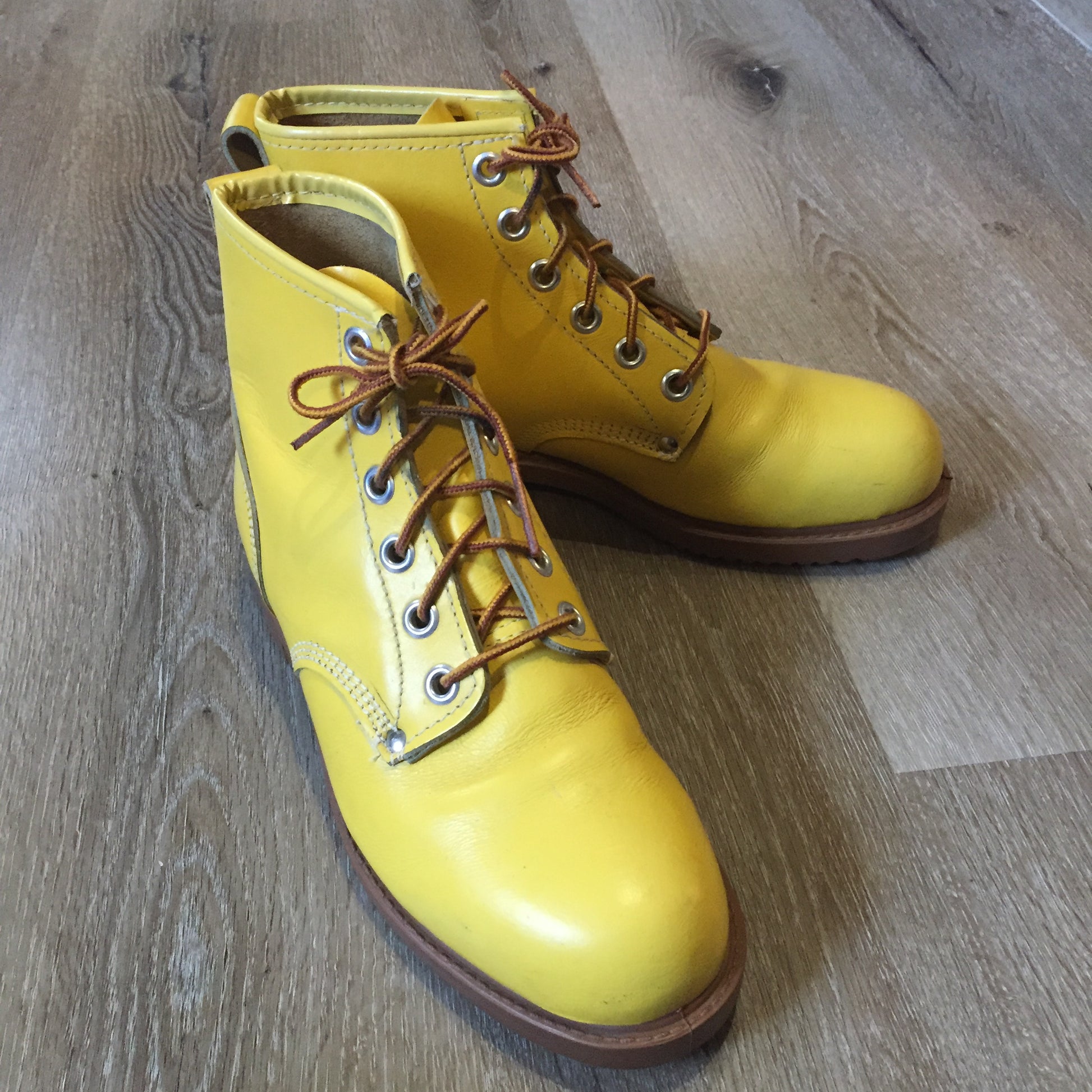 Kingspier Vintage - Vintage 1960s Star Valenti “Tuff Mac” class 1 safety work boots in yellow with steel toe and oil resistant sole. Union made in Canada.