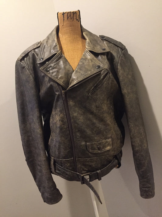 Kingspier Vintage - Sears distressed brown leather motorcycle jacket with zipper, two vertical zip pockets, one flap pocket and a slash pocket on the chest, a belt at the waist and red quilted lining. Size medium.