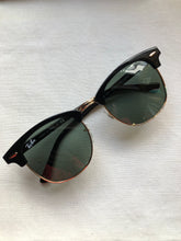Load image into Gallery viewer, Kingspier - Ray-Ban Classic Clubmaster sunglasses with gloss black frame, gold metal lens trim and hardware, square shape, green G-15 lens, class 3 lens. Made in Italy.

