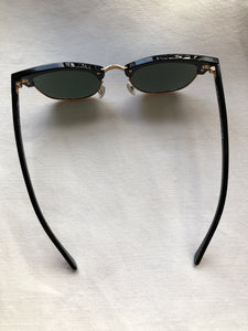 Kingspier Vintage - Ray-Ban Classic Clubmaster sunglasses with gloss black frame, gold metal lens trim and hardware, square shape, green G-15 lens, class 3 lens. Made in Italy.
