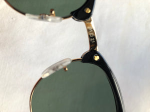 Kingspier Vintage - Ray-Ban Classic Clubmaster sunglasses with gloss black frame, gold metal lens trim and hardware, square shape, green G-15 lens, class 3 lens. Made in Italy.