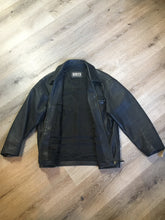 Load image into Gallery viewer, Kingspier Vintage - Roots black pebbled leather jacket with two vertical zip pockets and one zip pocket on the chest. Made in Canada. Size medium.
