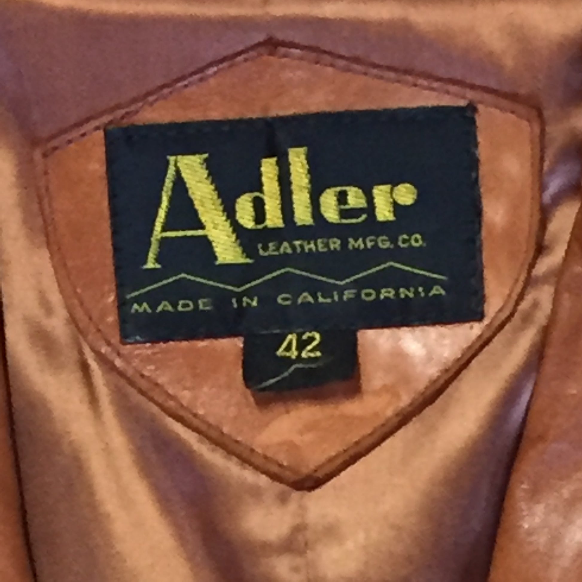 Kingspier Vintage - Alder brown leather jacket with button closures and three patch pockets. Made in California. Size 42.