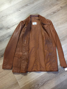 Kingspier Vintage - Scrambler light brown leather jacket with button closures and flap pockets. Size 42M.