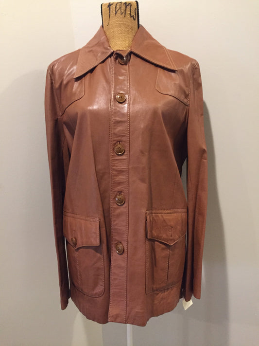 Kingspier Vintage - Scrambler light brown leather jacket with button closures and flap pockets. Size 42M.