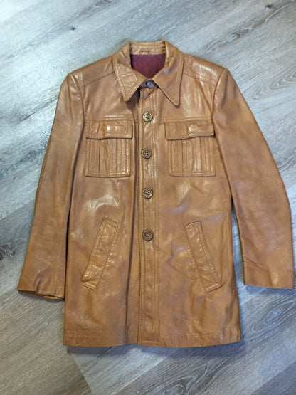 Kingspier Vintage - Roger de Blois inc brown leather jacket with button closures, two slash pockets, two flap pockets on the chest and a quilted lining. Made in Quebec.