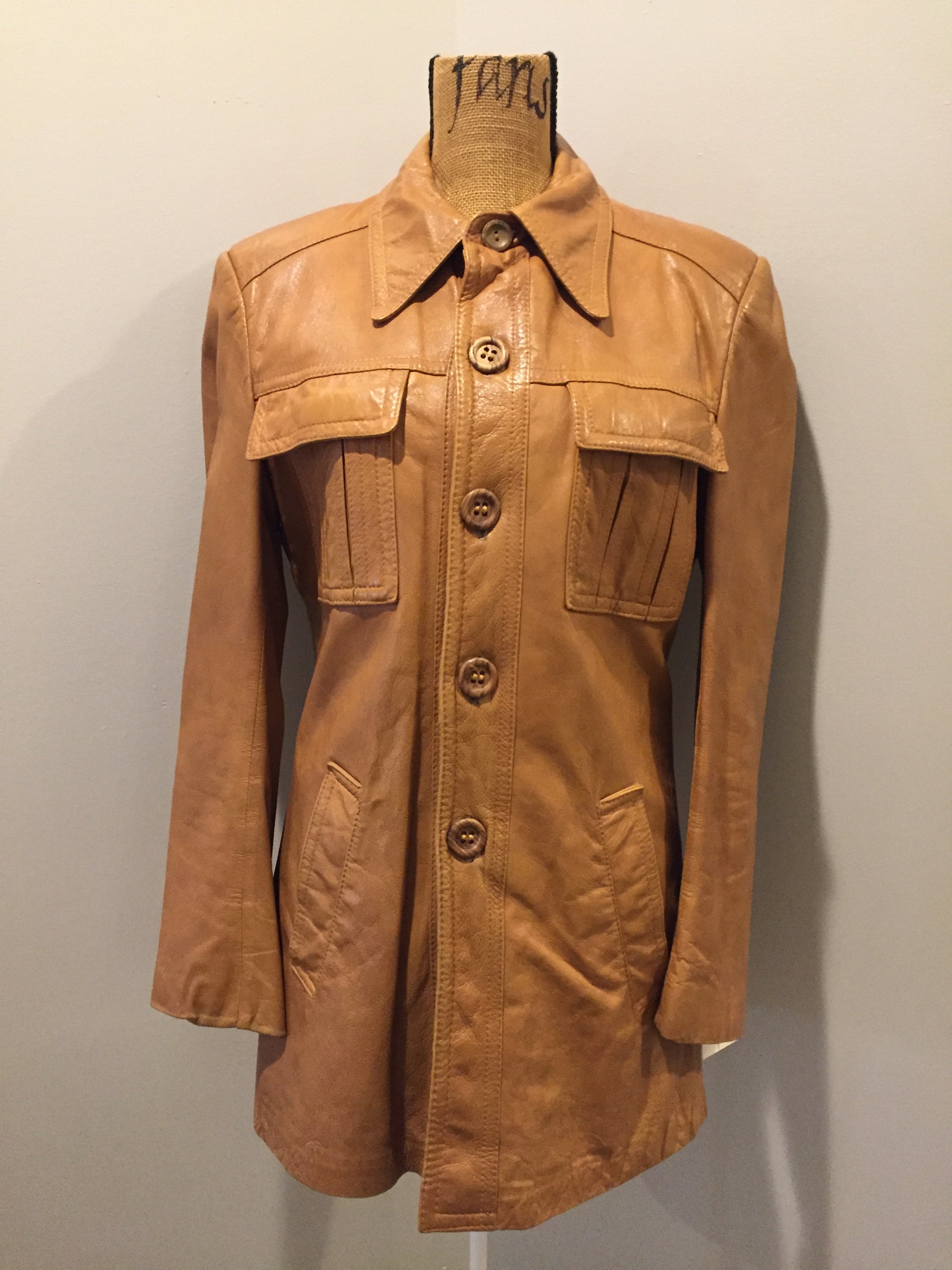 Kingspier Vintage - Roger de Blois inc brown leather jacket with button closures, two slash pockets, two flap pockets on the chest and a quilted lining. Made in Quebec.