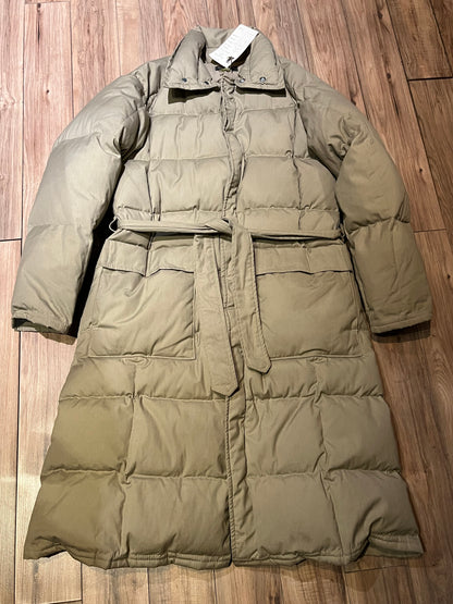 Harry Rosen Sport beige down-filled long puffer coat with belt, zipper closures and two front flap pockets.

Made in Canada
Size 40