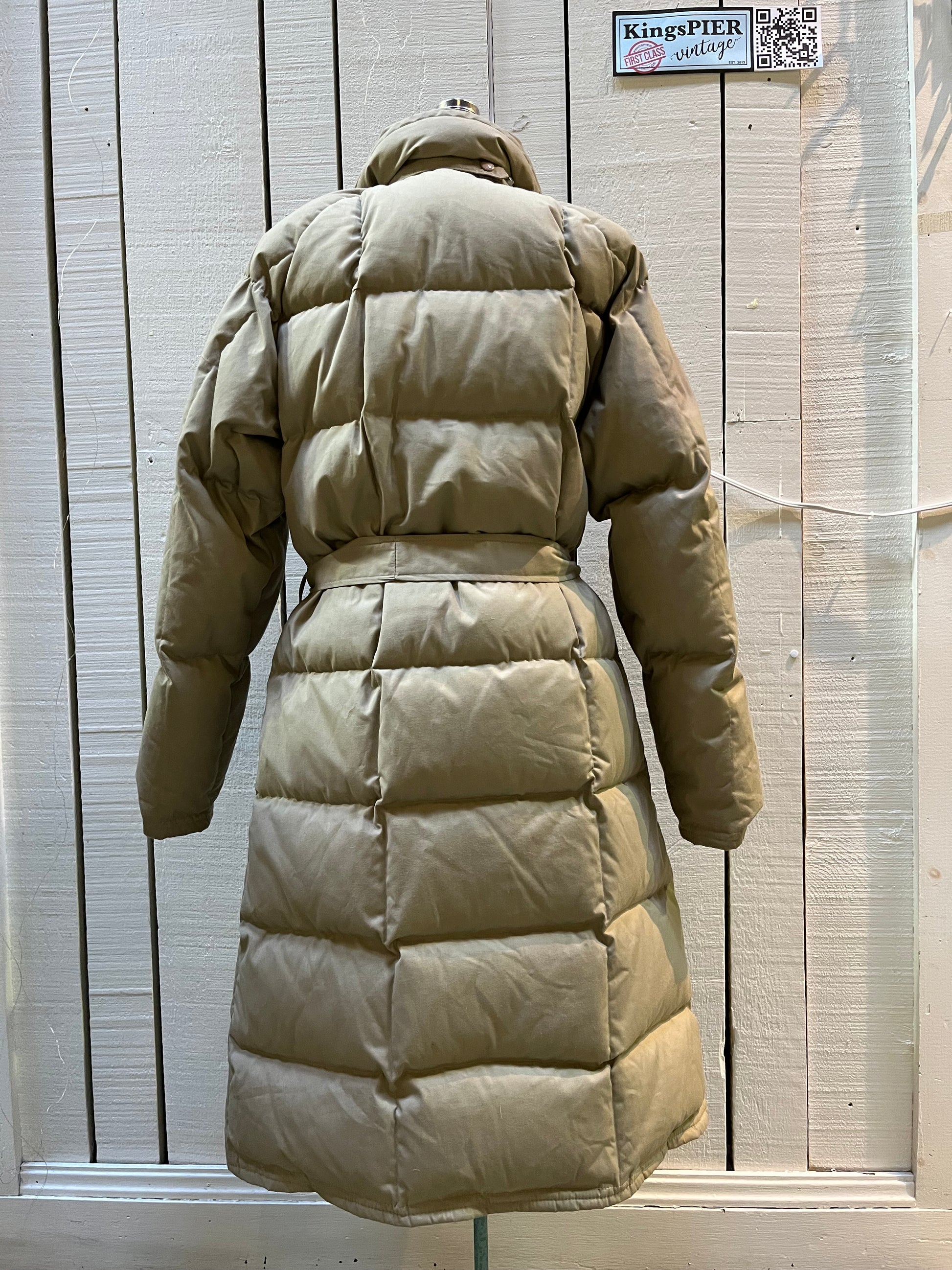 Harry Rosen Sport beige down-filled long puffer coat with belt, zipper closures and two front flap pockets.

Made in Canada
Size 40