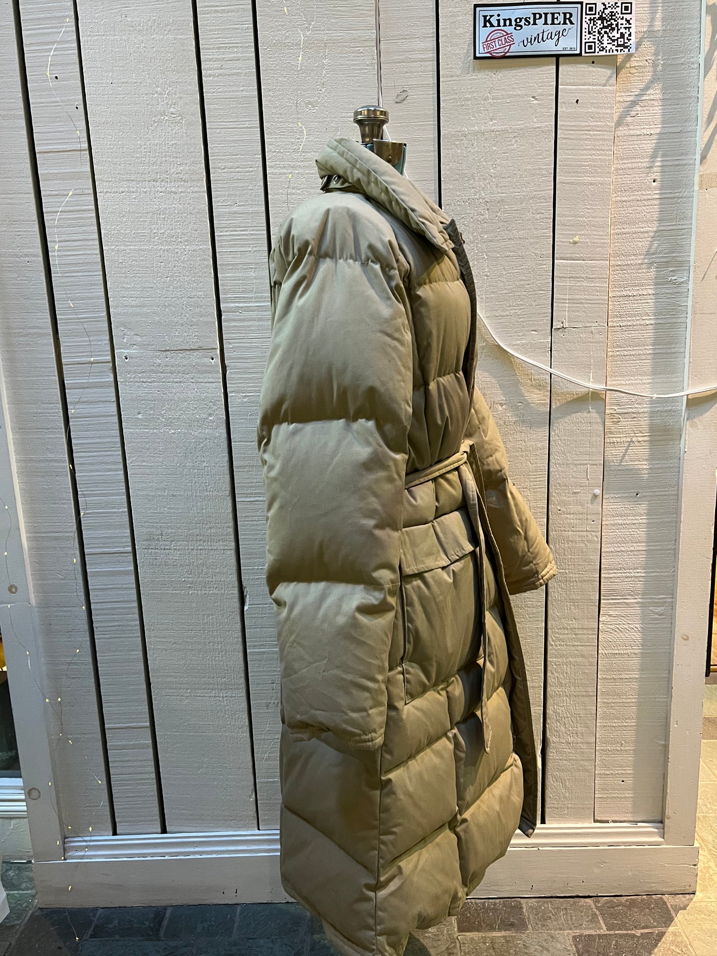 Harry Rosen Sport beige down-filled long puffer coat with belt, zipper closures and two front flap pockets.

Made in Canada
Size 40