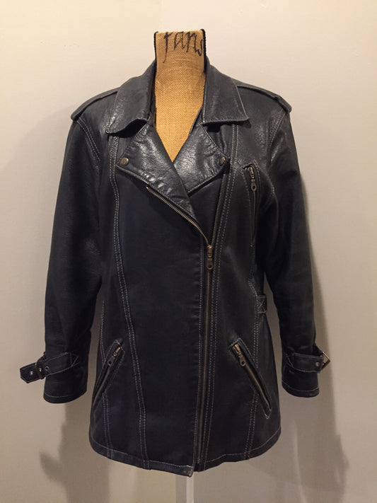 Kingspier Vintage - Lawrence Roy black lambskin leather jacket with zipper and three zip slash pockets. Made in Canada. Size large.