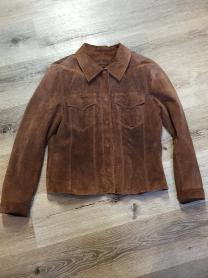 Kingspier Vintage - Danier brown suede jacket with snap closures, two flap pockets on the chest and cuffed sleeves. Size medium.