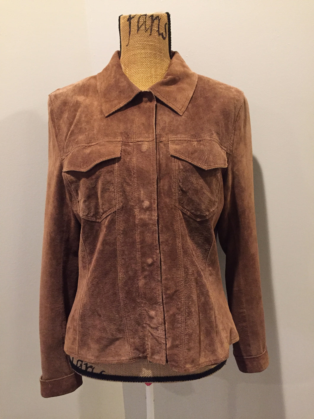 Kingspier Vintage - Danier brown suede jacket with snap closures, two flap pockets on the chest and cuffed sleeves. Size medium.