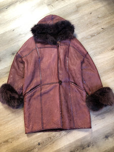 Kingspier Vintage - Wine coloured shearling coat with fox fur trim and shearling lining, copper colour button closures and slash pockets.
