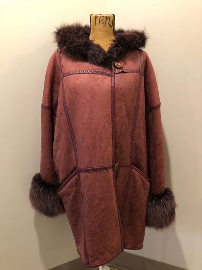 Kingspier Vintage - Wine coloured shearling coat with fox fur trim and shearling lining, copper colour button closures and slash pockets.