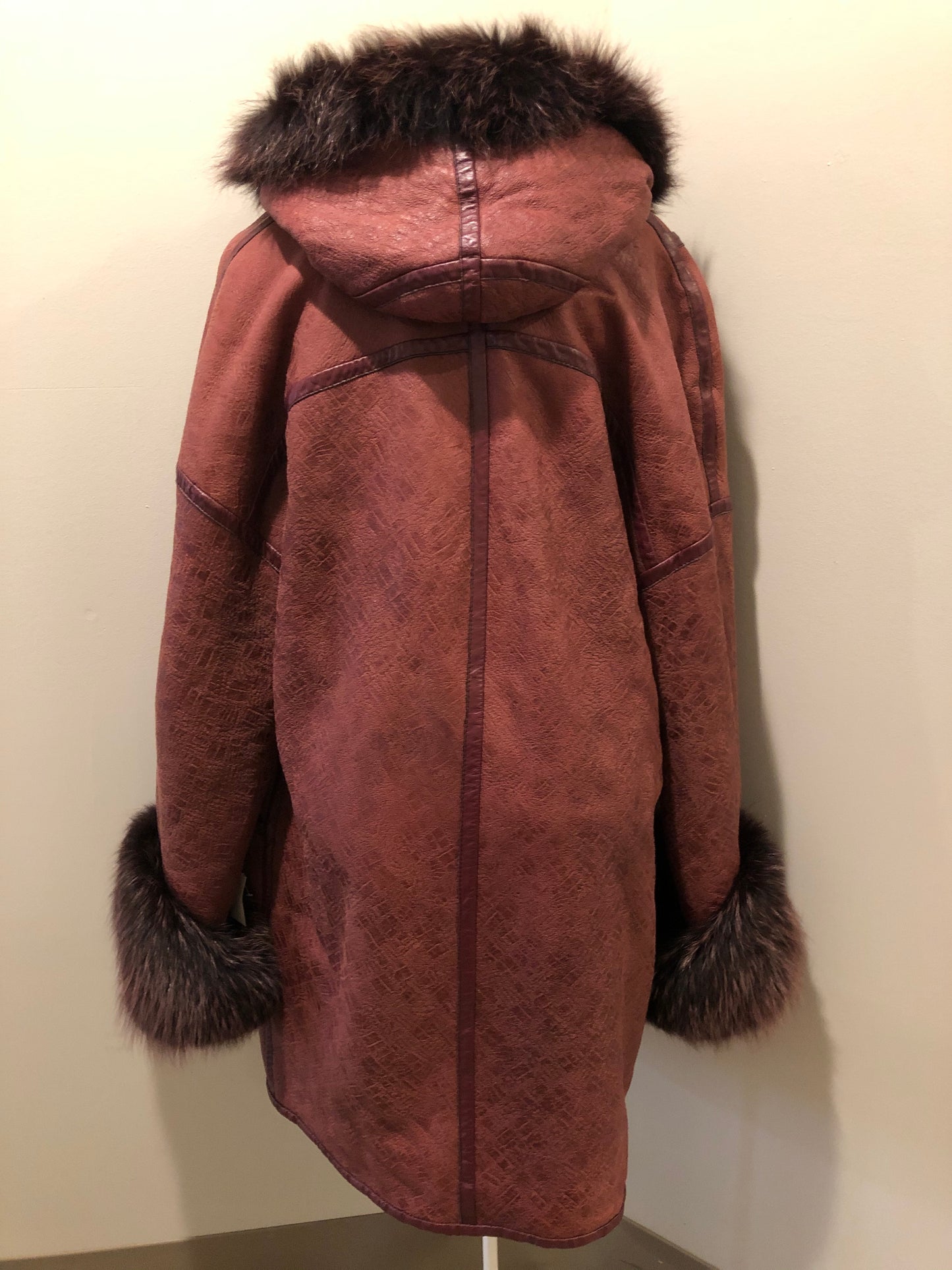 Kingspier Vintage - Wine coloured shearling coat with fox fur trim and shearling lining, copper colour button closures and slash pockets.