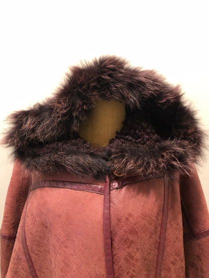 Kingspier Vintage - Wine coloured shearling coat with fox fur trim and shearling lining, copper colour button closures and slash pockets.