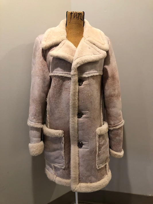 Kingspier Vintage - Dave Epstein “Rice Sportswear” beige suede coat with shearling trim and lining, button closures and patch pockets. Made in Canada.