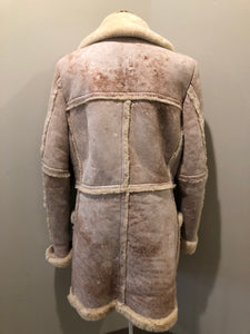 Kingspier Vintage - Dave Epstein “Rice Sportswear” beige suede coat with shearling trim and lining, button closures and patch pockets. Made in Canada.