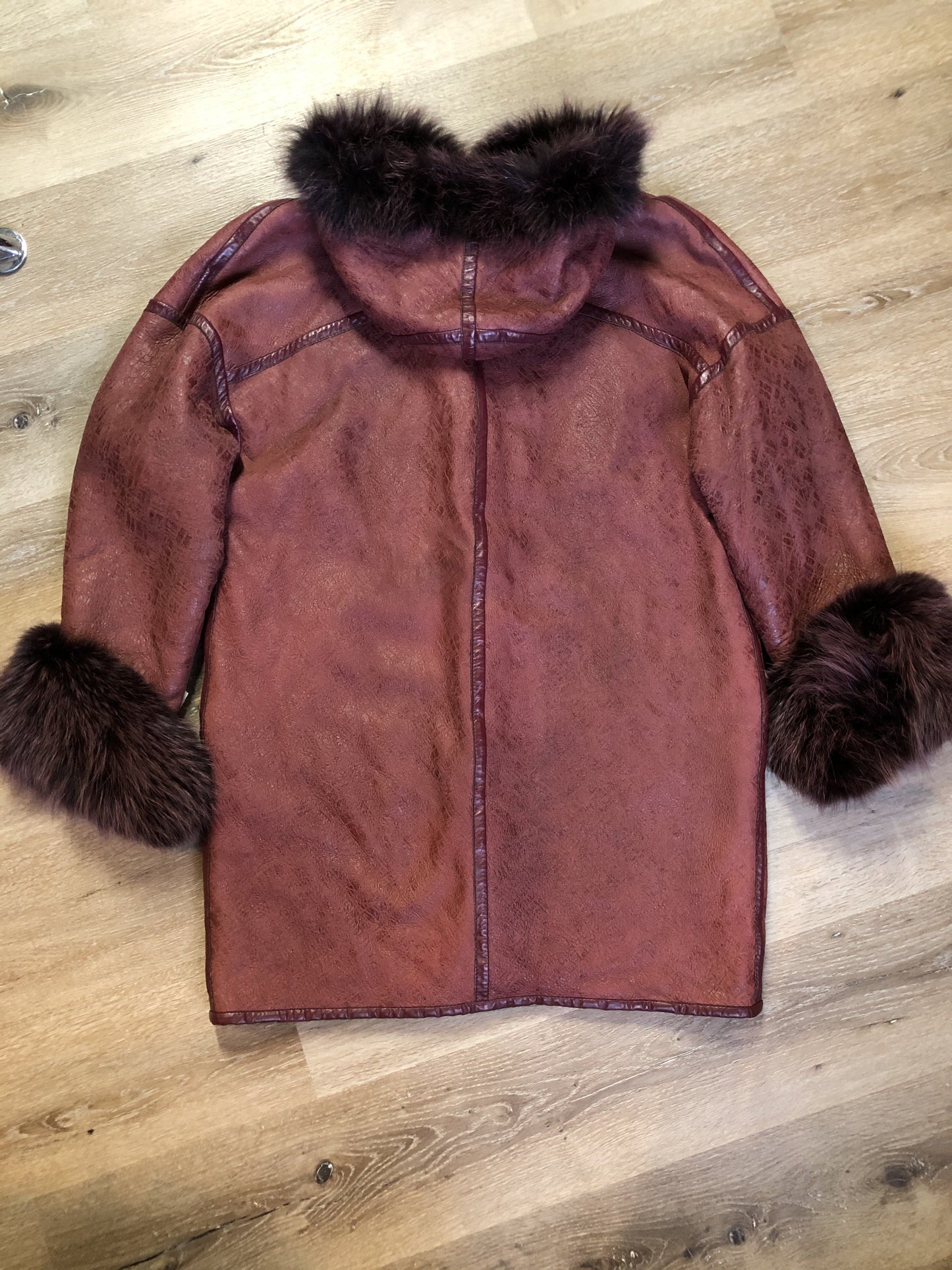 Kingspier Vintage - Wine coloured shearling coat with fox fur trim and shearling lining, copper colour button closures and slash pockets.