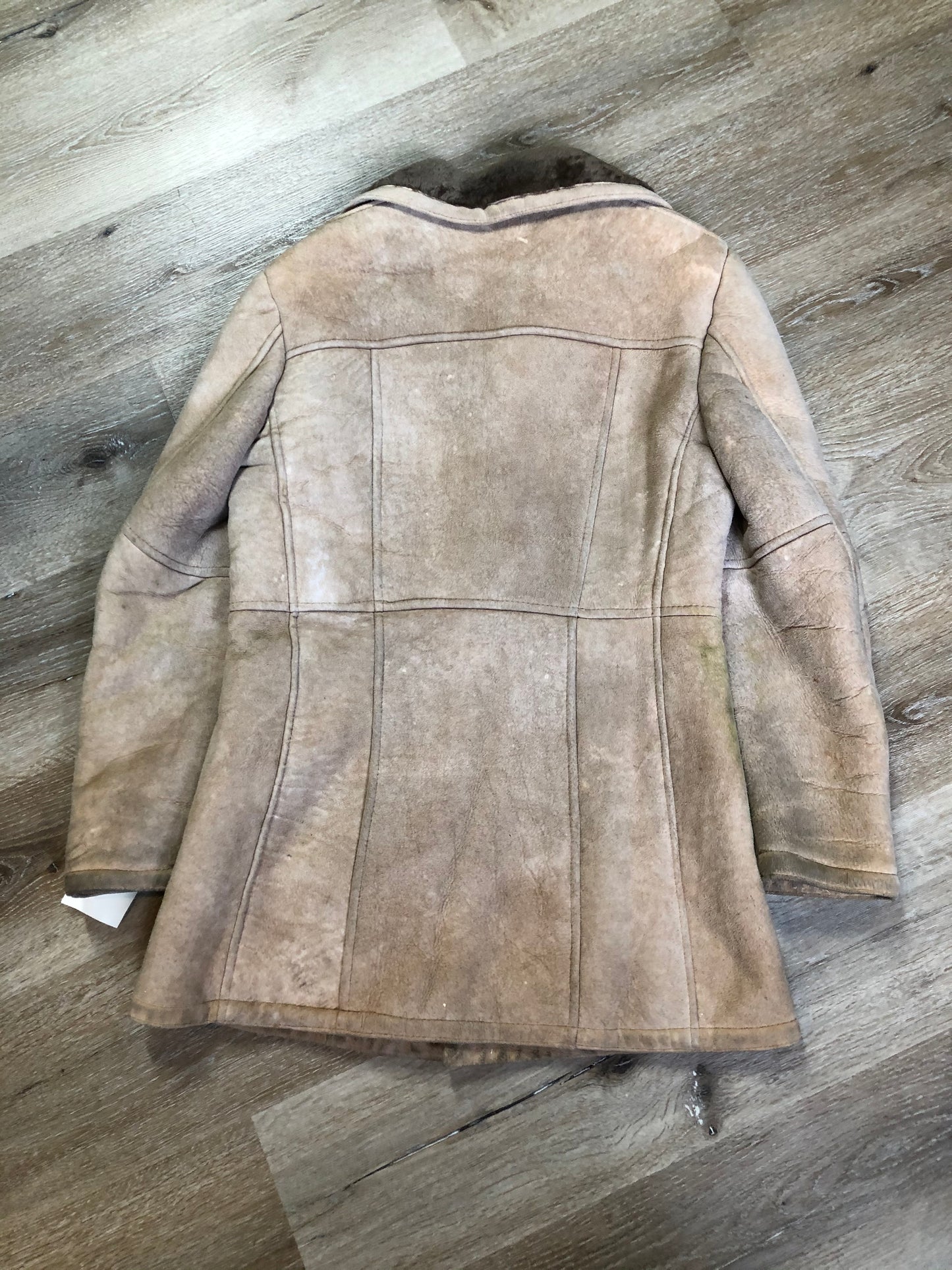 Kingspier Vintage - Leather Attic light brown suede coat with shearling lining, button closures and vertical pockets. Made in Canada. Size 38.