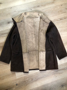 Kingspier Vintage - Doncaster shearling coat with shearling lining, button closures and patch pockets. Size medium.