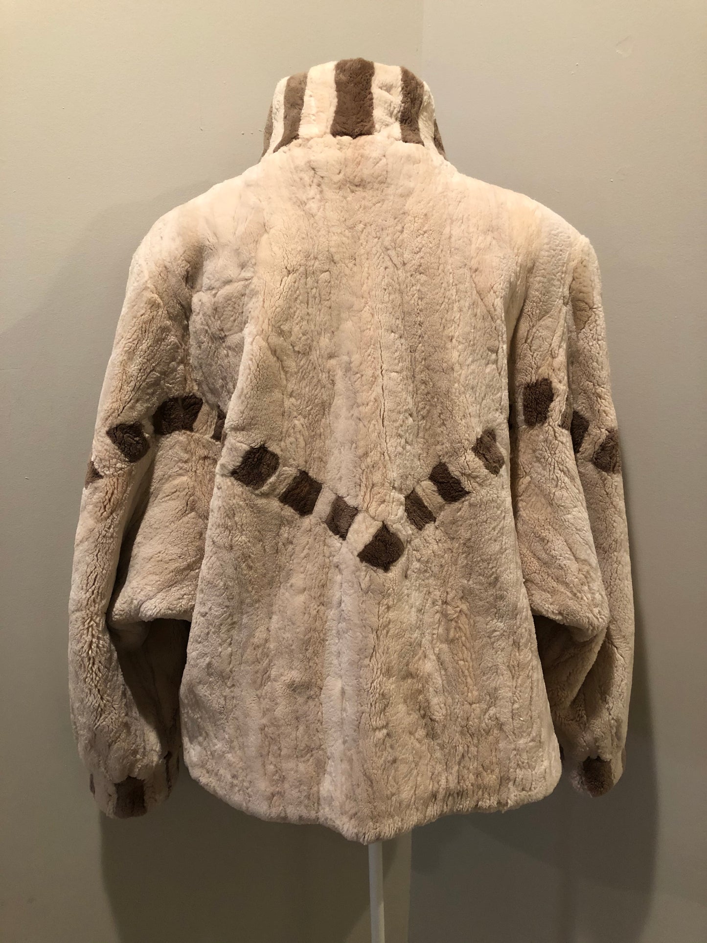 Kingspier Vintage - <p>REDUCED PRICE. This luxuriously soft shorn beaver jacket is in excellent shape. Ross Furs, Nova Scotia, Canada.</p>