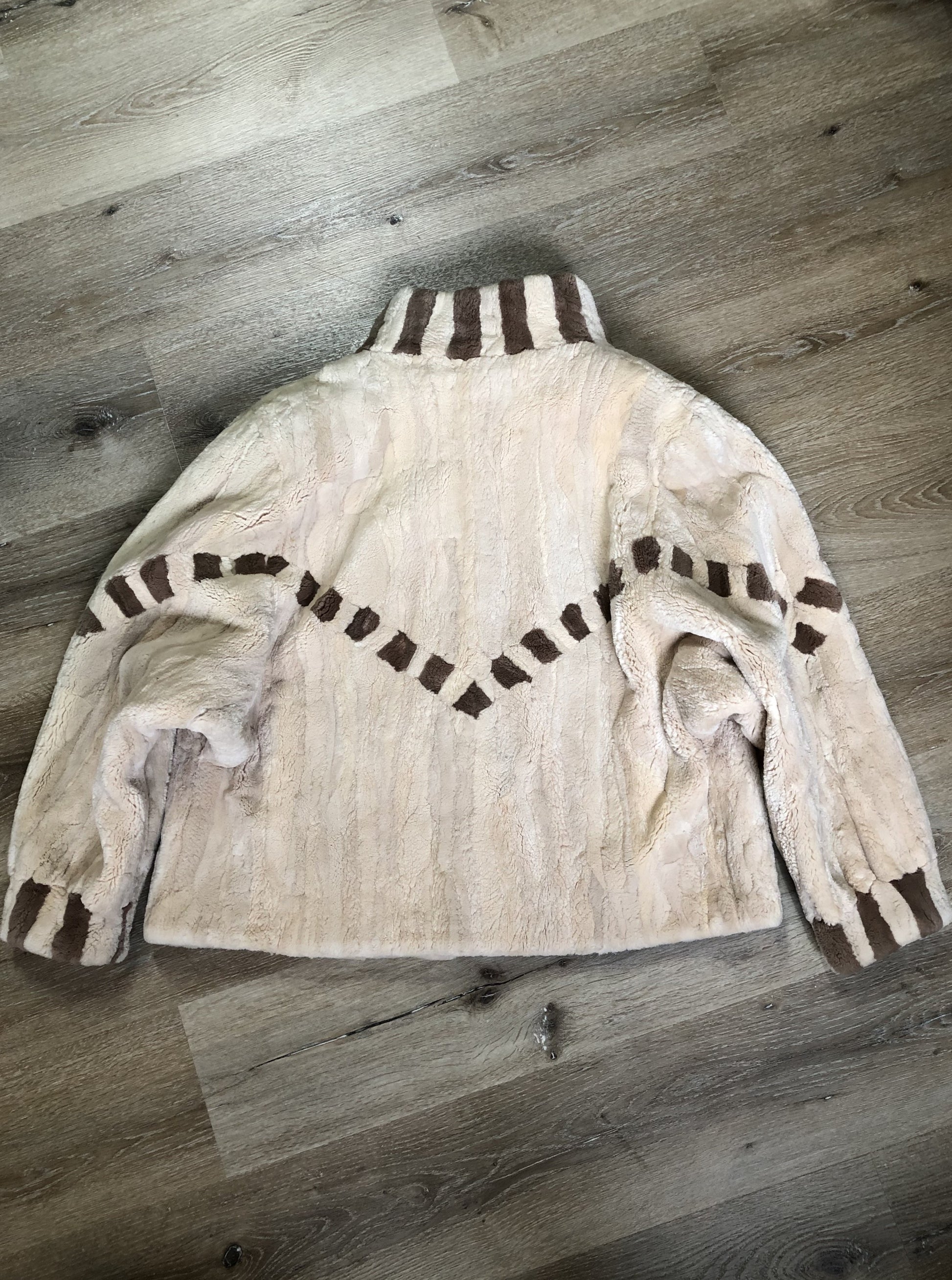 Kingspier Vintage - <p>REDUCED PRICE. This luxuriously soft shorn beaver jacket is in excellent shape. Ross Furs, Nova Scotia, Canada.</p>