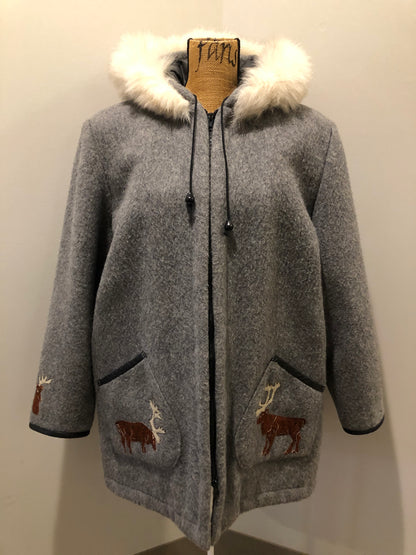 Kingspier Vintage - James Bay pure virgin wool northern parka in grey. This parka features a hood with white fur trim, zipper closure, quilted lining, knit inside hidden cuffs, patch pockets, felt deer appliqués on the front and on the sleeves. Made in Canada.