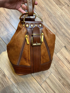 Vintage Valentino Di Paolo brown leather bucket bag/ knapsack with brass hardware, multi-pockets and multi- zip.

Made in Italy
