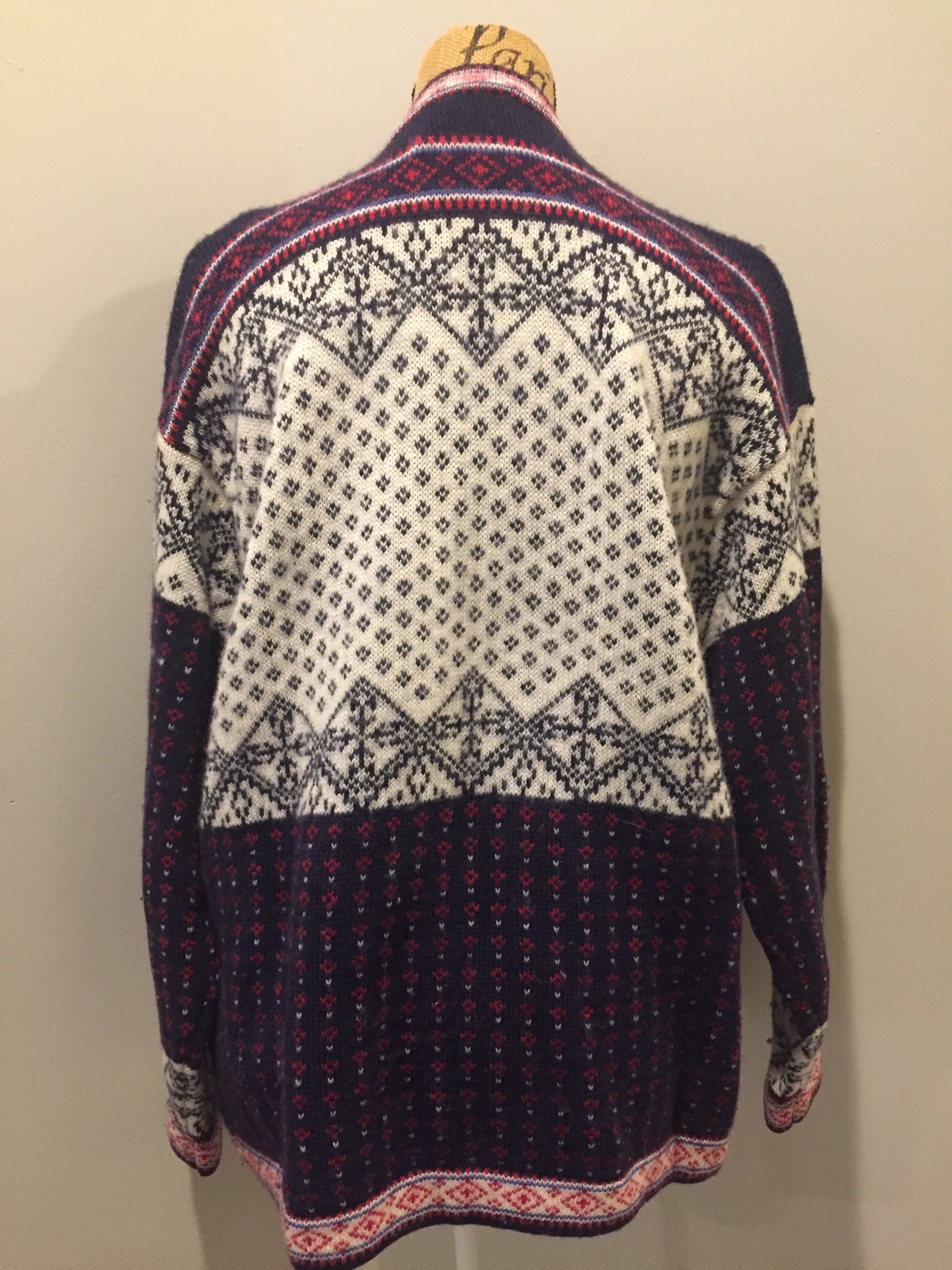 Kingspier Vintage - Norwegian design cardigan in navy blue, red and white, with zipper. Size large.