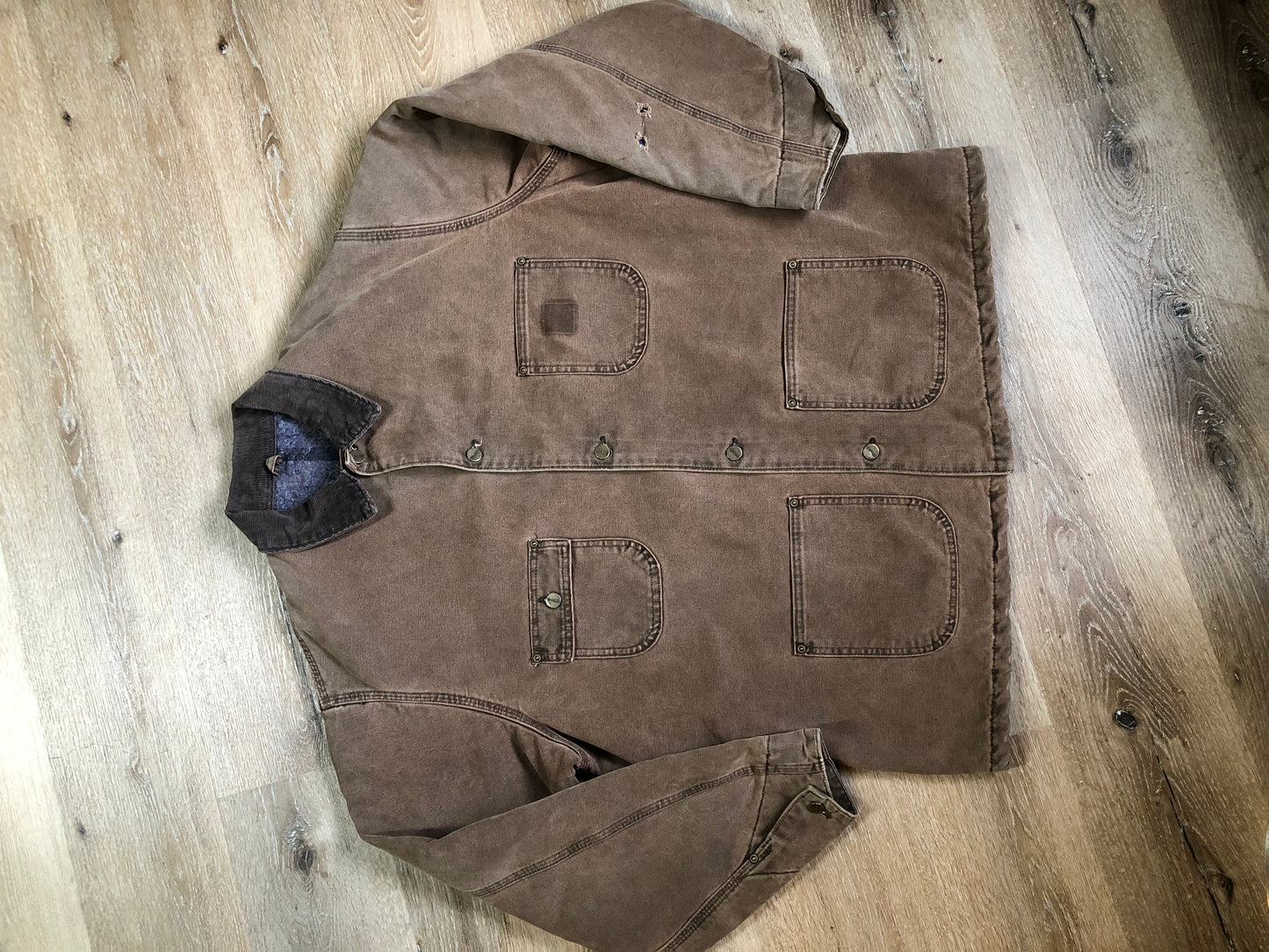 Kingspier Vintage - Carhartt brown chore jacket with brown corduroy collar, button closures, four patch pockets and a felted wool inside lining. Size XL