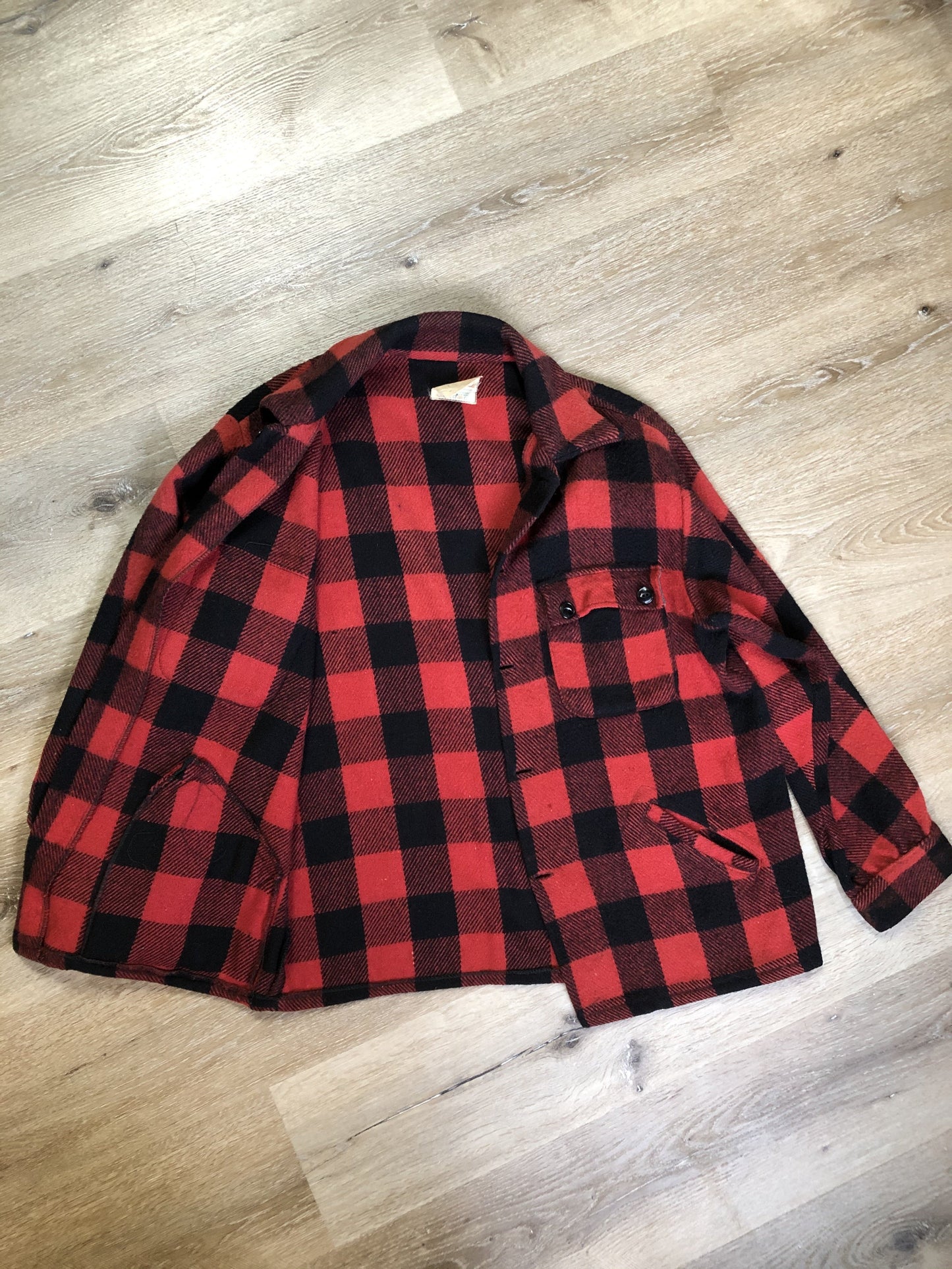 Kingspier Vintage - Sigal red wool blend lumberjack shirt with button closures, two flap pockets, two slash pockets. Made in Canada. Size large.