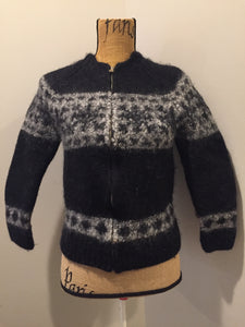 Kingspier Vintage - Hand knit cardigan in black and grey with zipper closure. Marked XL but fits more like a XS (women).