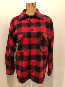 Kingspier Vintage - Red plaid lumberjack shirt with button closures and two flap pockets on the chest.