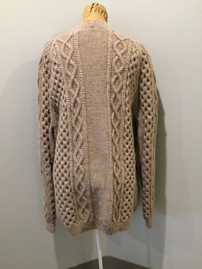 Kingspier Vintage - Hand knit honeycomb and cable stitch wool cardigan in beige with button closures and patch pockets. Size L/XL.