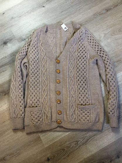 Kingspier Vintage - Hand knit honeycomb and cable stitch wool cardigan in beige with button closures and patch pockets. Size L/XL.