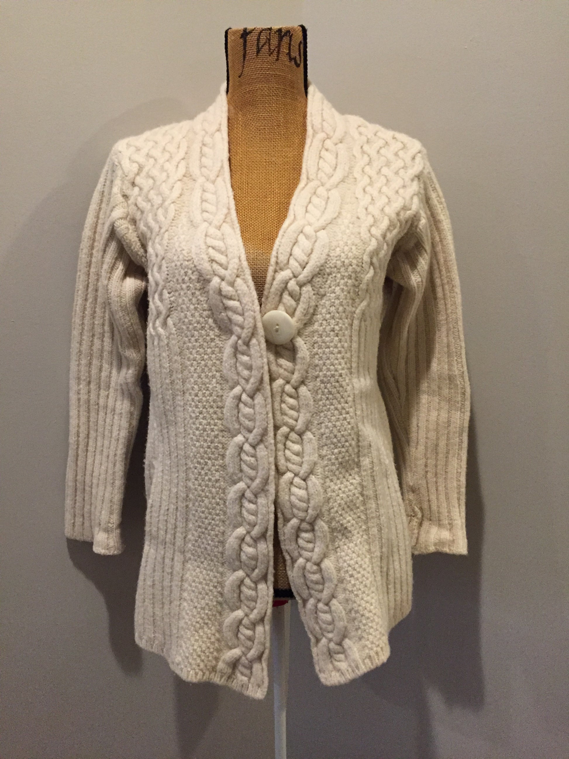 Kingspier Vintage - Vintage Inis Crafts merino wool cardigan in cream with one button closure at the collar. Size large.