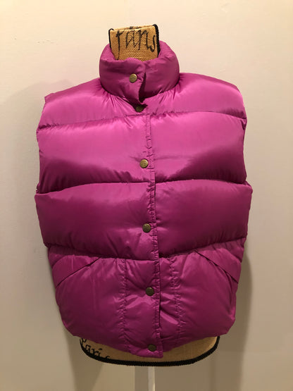 Kingspier Vintage - L.L.Bean dark pink down filled puffer vest with snap closures, slash pockets and is longer in the back. Size medium.