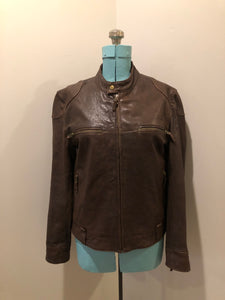 Kingspier Vintage - Lucky Brand brown leather moto jacket with snap collar, zipper closure, zip pockets and inside pocket. Size medium.