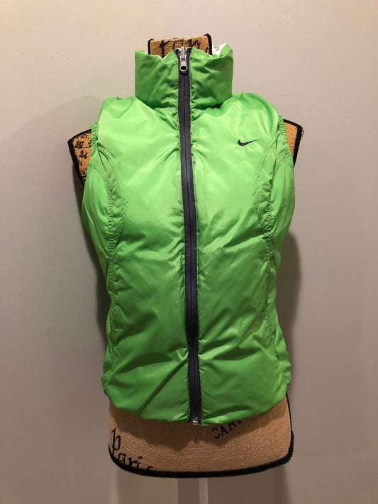 Kingspier Vintage - Nike white and green reversible down filled vest with zipper closure and slash pockets. size small.