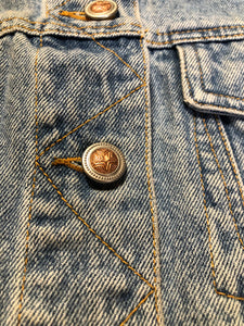 Kingspier Vintage - The Jeans Illegal Trademark denim vest with button closures and two flap pockets on the chest. Size medium.