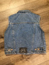 Load image into Gallery viewer, Kingspier Vintage - The Jeans Illegal Trademark denim vest with button closures and two flap pockets on the chest. Size medium.
