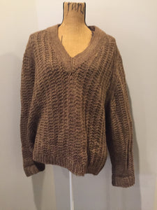 Kingspier Vintage - Hand knit short v-neck sweater in brown. Fibres are unknown.