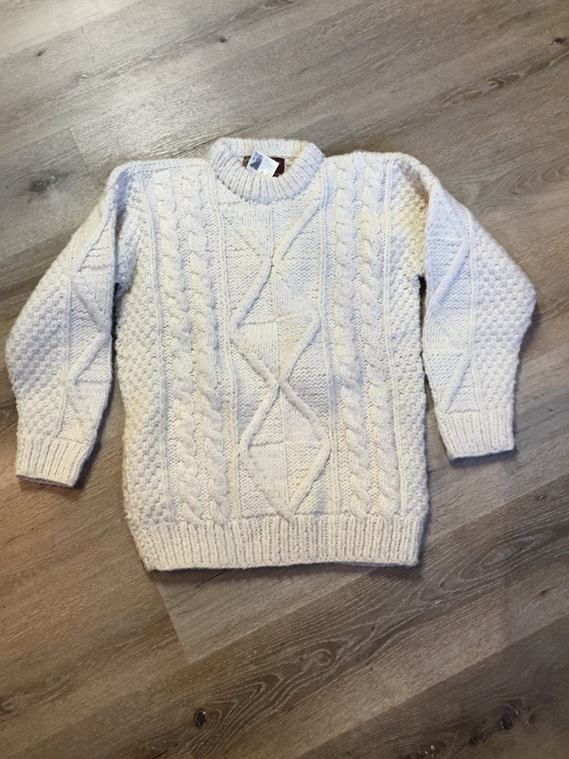 Kingspier Vintage - Ishka South American fisherman sweater in cream. Size medium.
