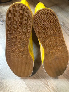 Original Nokia yellow and white rubber sailing boots circa 1980’s are handmade in Finland by the same company that makes cell phones. Nokia no longer makes boots.  Size 13M /15W US, 46 EUR