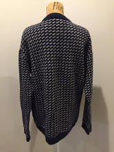 Load image into Gallery viewer, Kingspier Vintage - Roots authentic Nordic wool sweater in navy and white. Made in Norway. Size XL.
