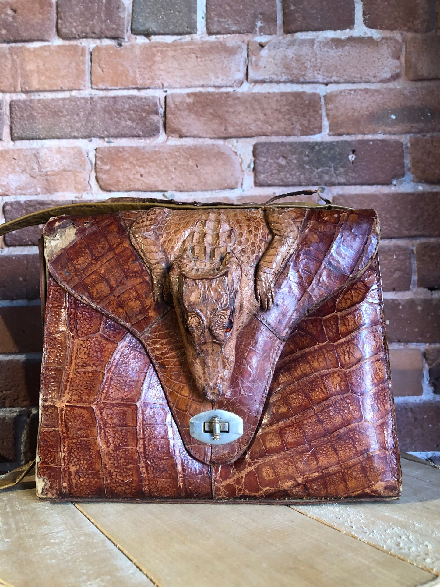 Kingspier Vintage - Rare brown reptile handbag with full alligator body detail, silver hardware, adjustable strap, leather lining and one inside zip pocket.