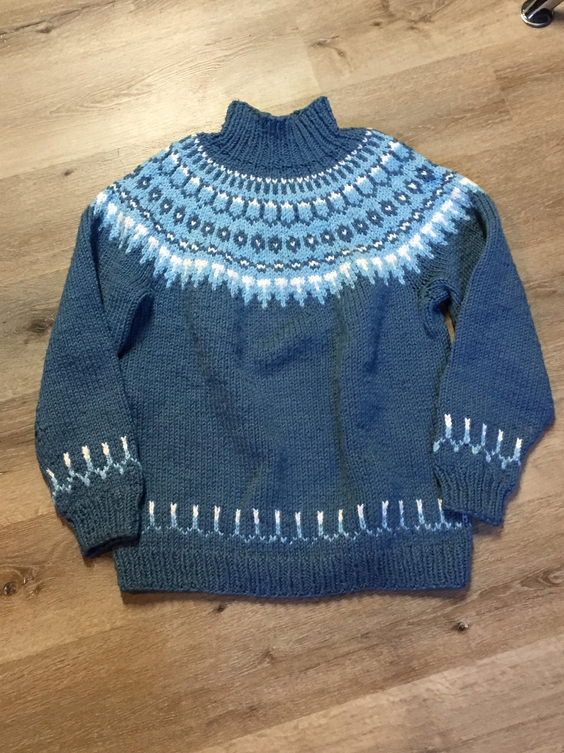 Kingspier Vintage - Hand knit blue lopi style sweater. Unknown fibres. Made in Canada. Size M/L.