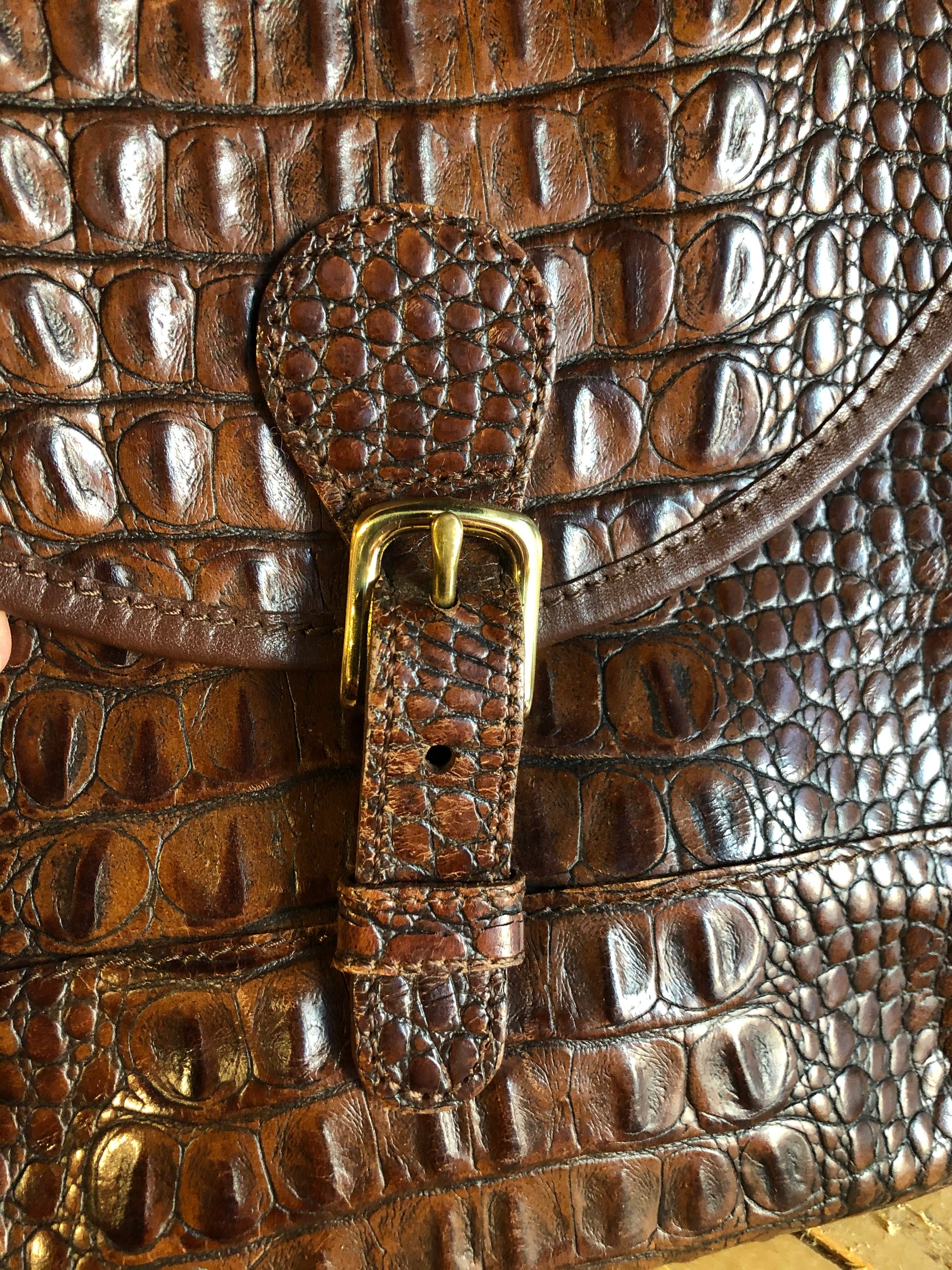 Kingspier Vintage - Brahmin croc-embossed leather crossbody handbag in pecan brown. This bag features brass hardware, snap buckle closure, back pocket and inside zip pocket. Made in the USA.